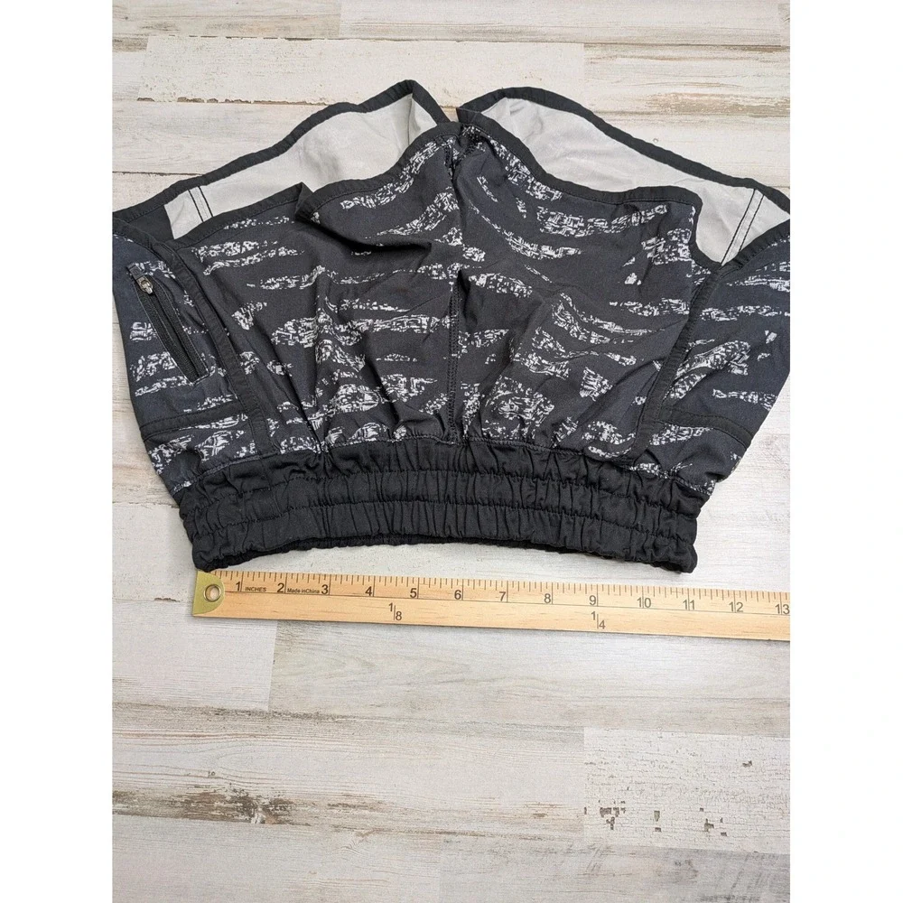 Lululemon Womens Sz 4 Tracker Low Rise Shorts 4